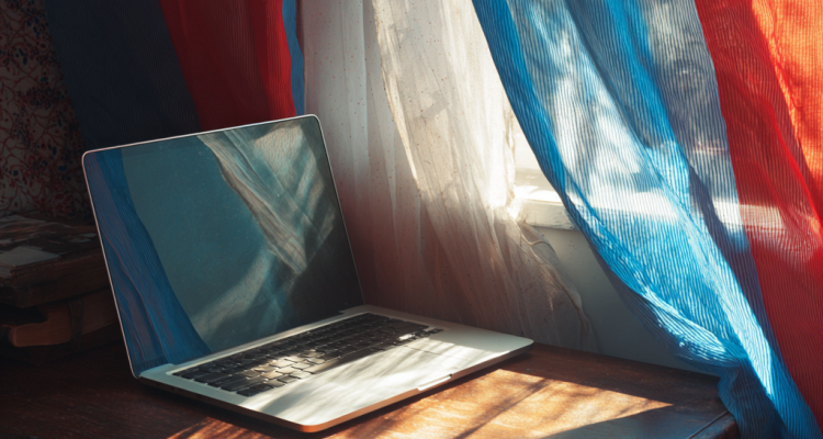 sawcheryl_Photograph_of_a_peaceful_workspace_with_a_closed_la_1e50e28f-0d4b-4f2e-8695-a05ad6c7b14f_1